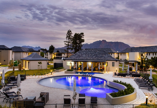 Val de Vie Estate vineyards and mountains